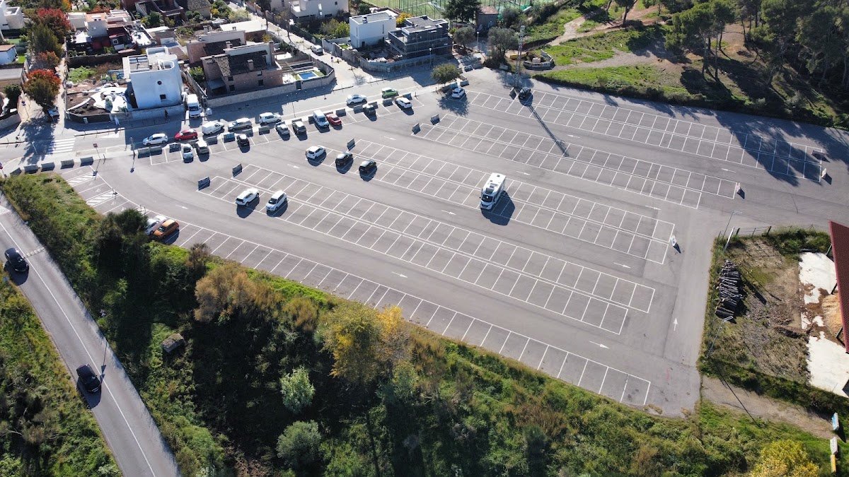 Parking gratuito en el Camí de Can Ros (Sant Boi de Llobregat) en Santa Coloma de Cervelló (Barcelona) — foto 1 de 2