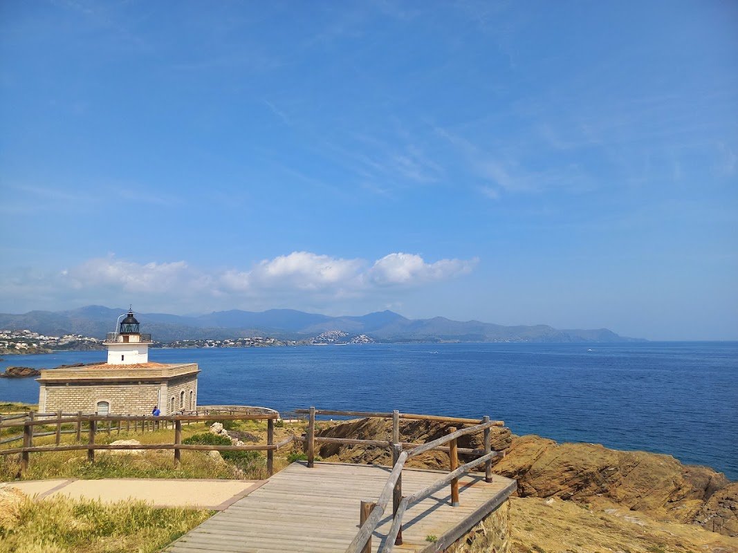 Aparcamiento gratuito en el camí del Far de s'Arenella, el Port de la Selva en El Port de la Selva (Girona)