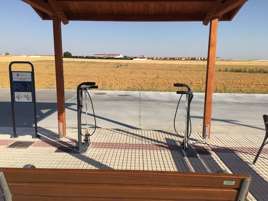 Aparcamiento gratuito en Camino de los Labajos en Castellanos de Moriscos (Salamanca)