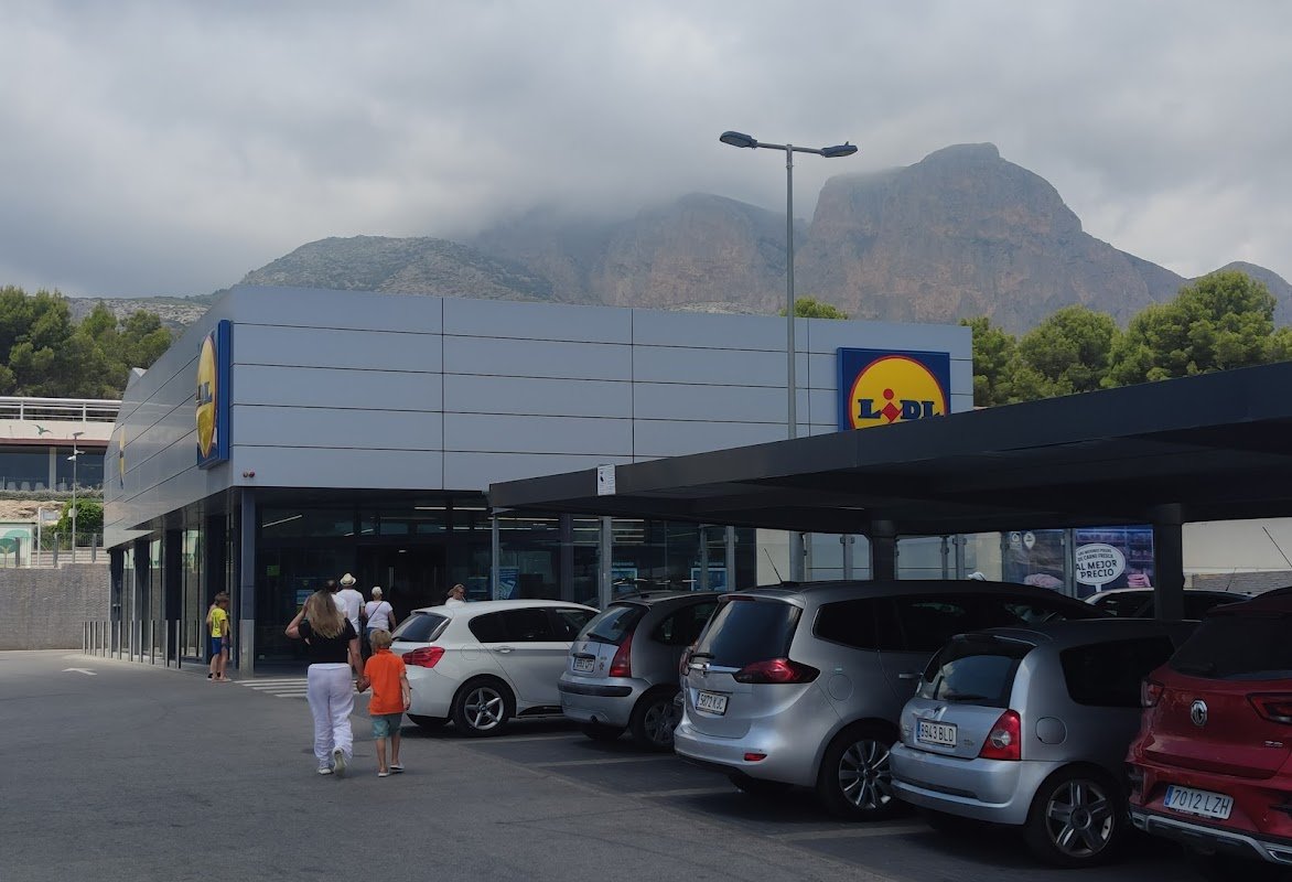 Aparcamiento gratuito en Carrer de Guadalest en la Nucia (Alicante)