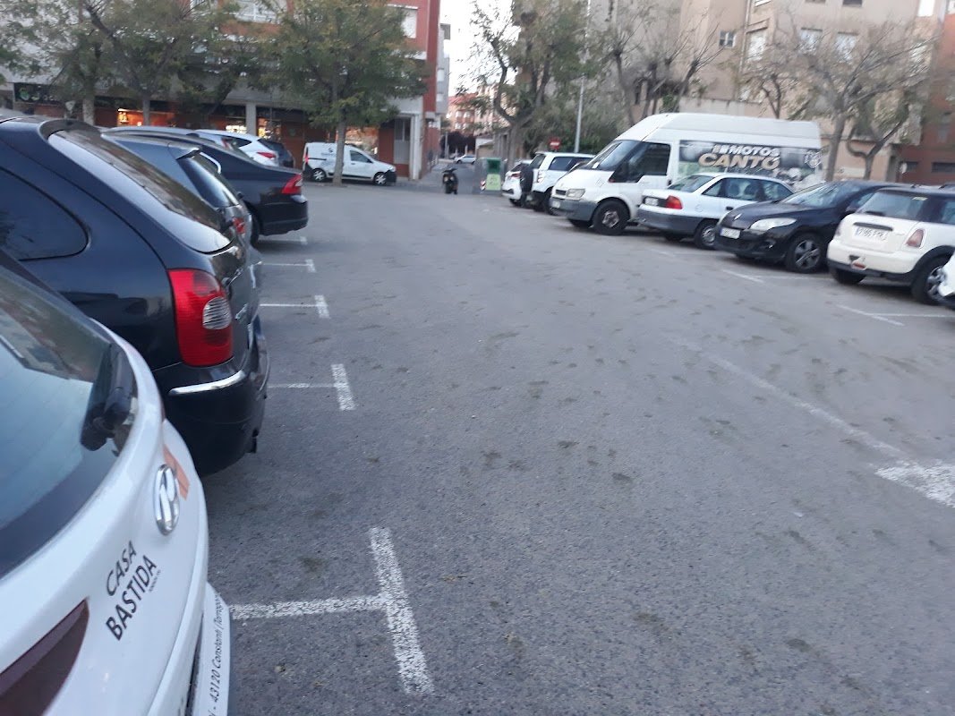 Parking gratuito en Carrer de Mossèn Manyà, Tortosa (els Dolors) en Tortosa (Tarragona)
