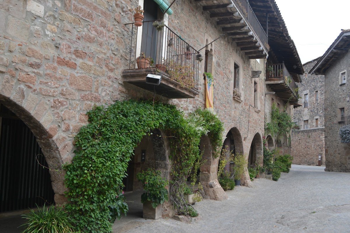 Parking gratuito en Santa Pau (Carrer de Muriel Casals, Girona) en Santa Pau (Girona)