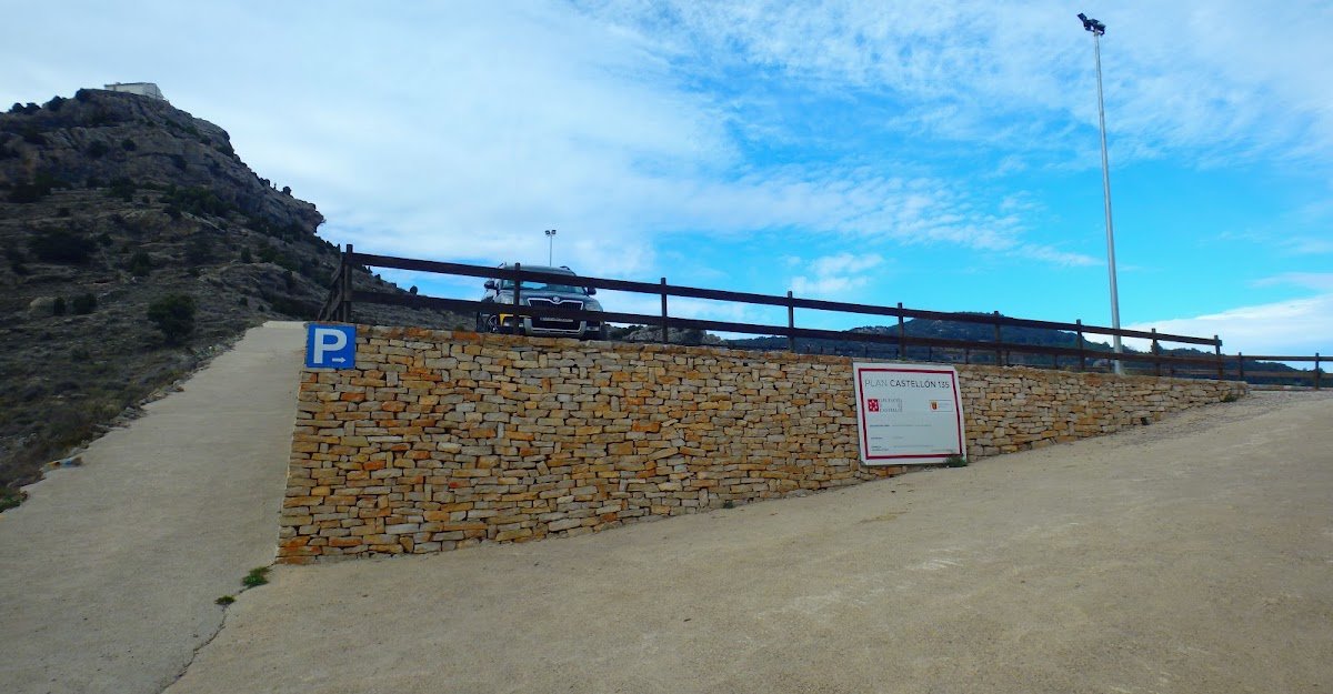 Aparcamiento gratuito en Carrer del Fossar en Chodos/Xodos (Castellón)