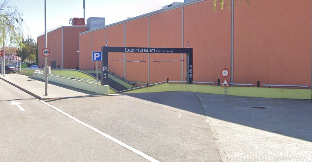 Parking gratuito para clientes en Gavà (Carrer del Progrés) en Gavà (Barcelona)