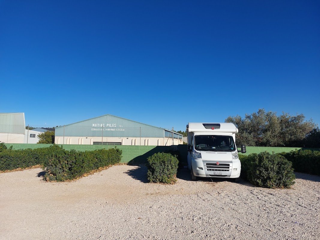Aparcamiento gratuito en Carretera Picassent - Alborache en Turís (Valencia)