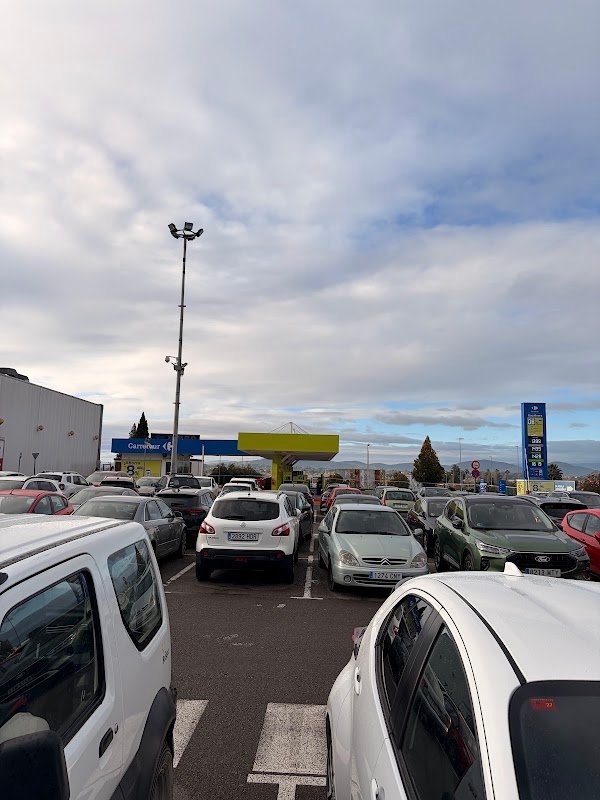 Aparcamiento gratuito en la carretera Valencia-Ademuz (L'Eliana) en l'Eliana (Valencia)