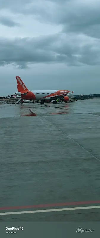 Aparcamiento cerca de Aeropuerto de Almería (LEI) en Viator (Almería) — foto 3 de 4