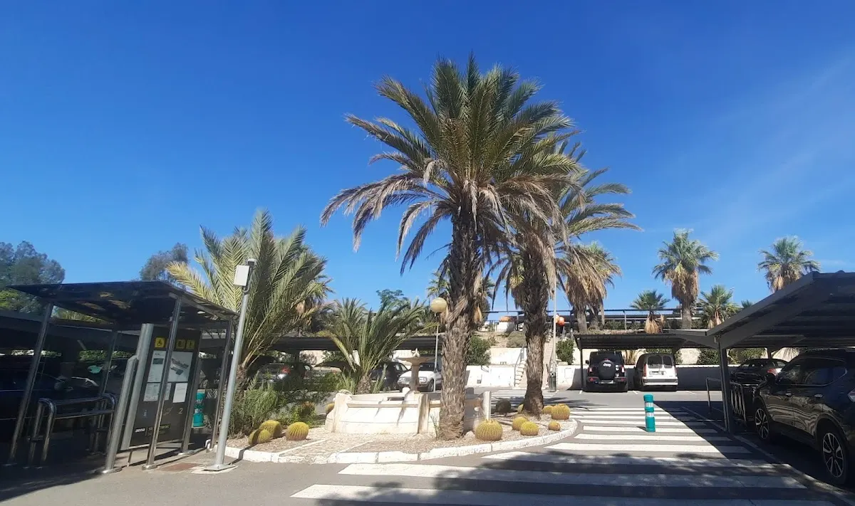 Aparcamiento cerca de Aeropuerto de Almería (LEI) en Viator (Almería) — foto 1 de 4