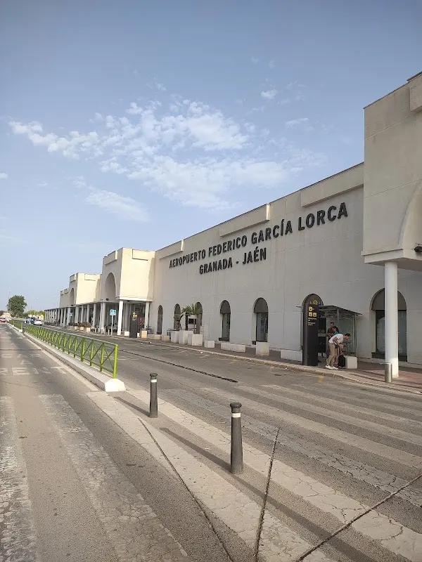 Aparcamiento cerca de Aeropuerto Federico García Lorca (GRX) en Chauchina (Granada)