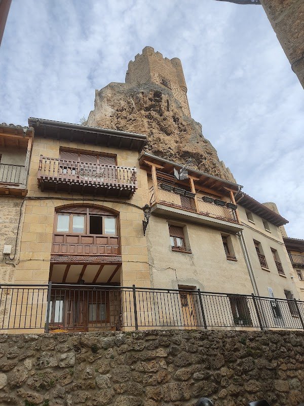 Aparcamiento gratuito junto al Castillo de Frías (Burgos) en Frías (Burgos)
