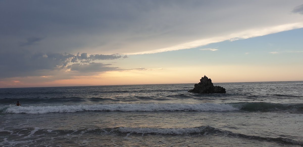 Aparcamiento en Itsasalde kalea, junto a la playa de Arrietara (Sopelana) en Sopelana (Bizkaia)