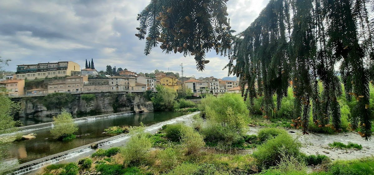 Aparcamiento gratuito en el centro de Sant Quirze de Besora en Sant Quirze de Besora (Barcelona)