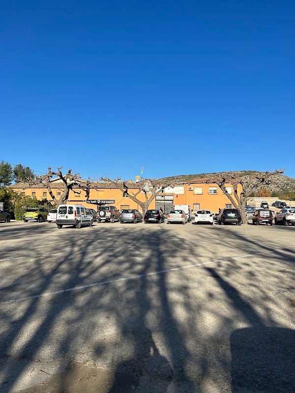 Aparcamiento gratuito en el oeste de Banyeres de Mariola en Banyeres de Mariola (Alicante) — foto 1 de 2
