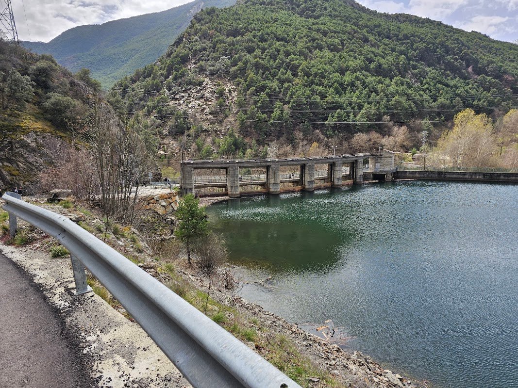 Aparcamiento gratuito en el sureste de Guingueta d'Àneu (La) en La Guingueta d'Àneu (Lleida) — foto 1 de 2