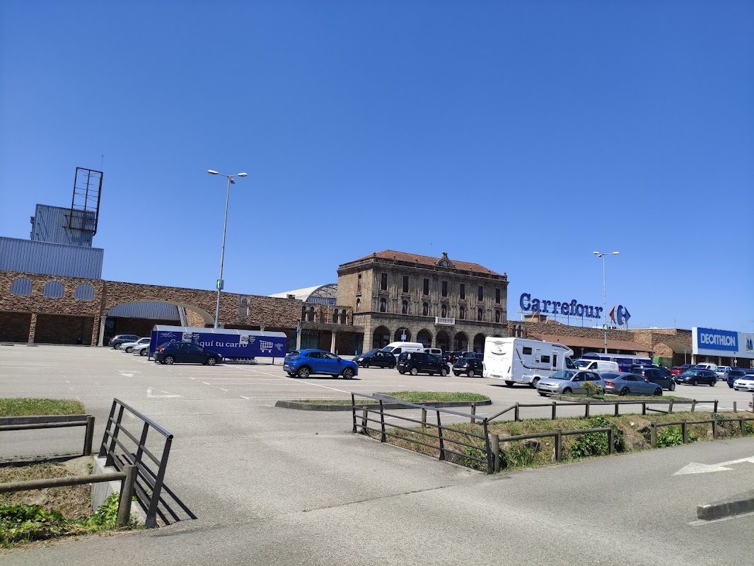 Aparcamiento gratuito en el enlace de Trasona, Corvera de Asturias en Corvera de Asturias (Asturias)