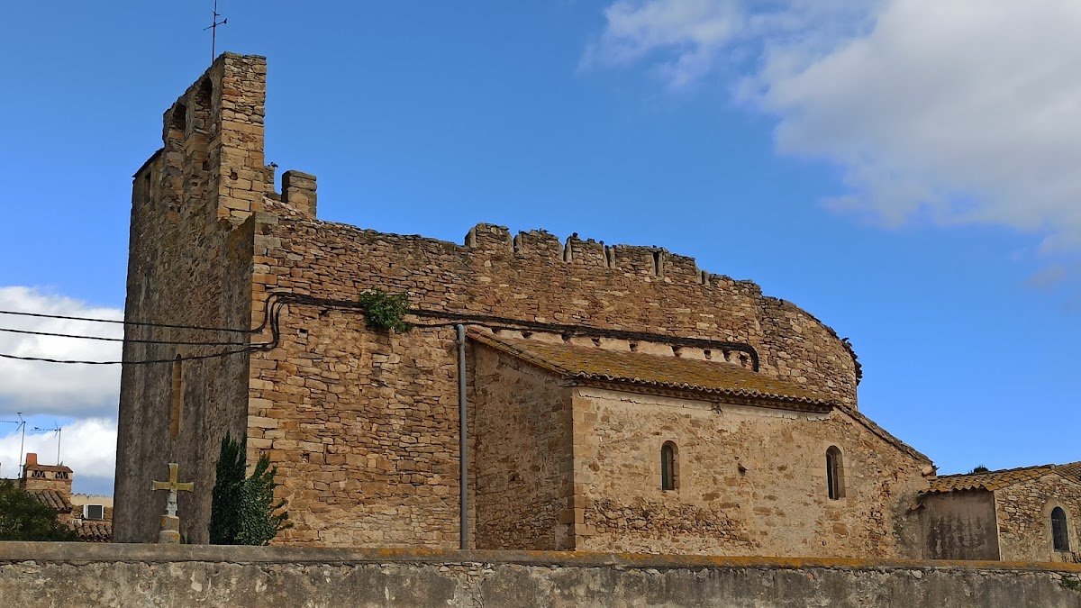 Parking gratuito para clientes de Mas Pou, en Palau-sator en Palau-sator (Girona)