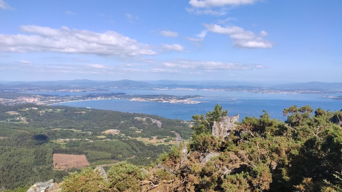 Aparcamiento gratuito en Estrada da Curota en A Pobra do Caramiñal (A Coruña)