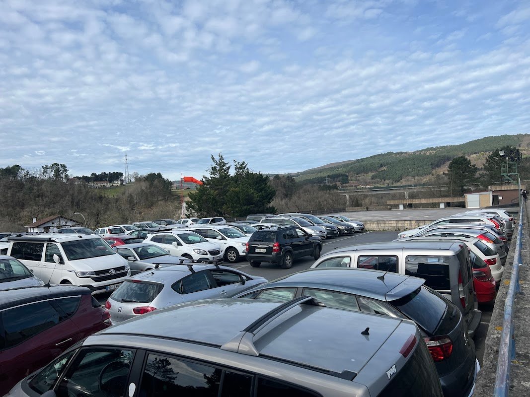 Aparcamiento gratuito en Labeaga auzoa en Bedia (Bizkaia)