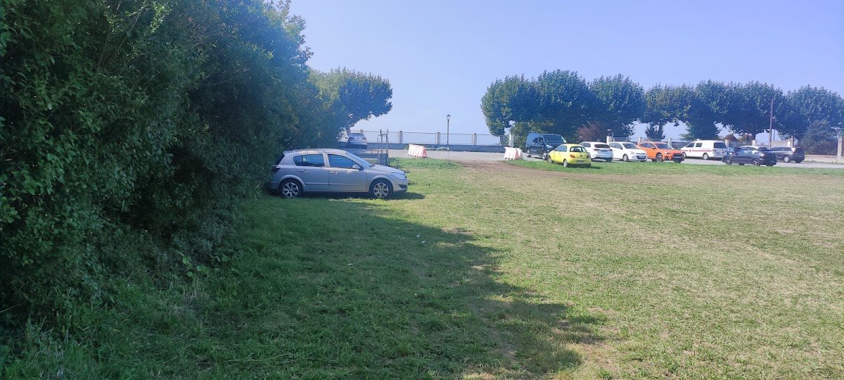 Aparcamiento gratuito en Marqués de Santa Cruz en Castropol (Asturias)