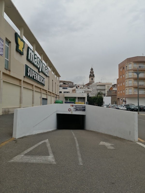 Aparcamiento gratuito en Plaza del Antiguo Reino de Valencia en Pego (Alicante)