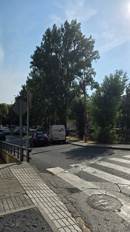 Aparcamiento gratuito en la Rúa das Amenerizas (Sarria) en Sarria (Lugo)