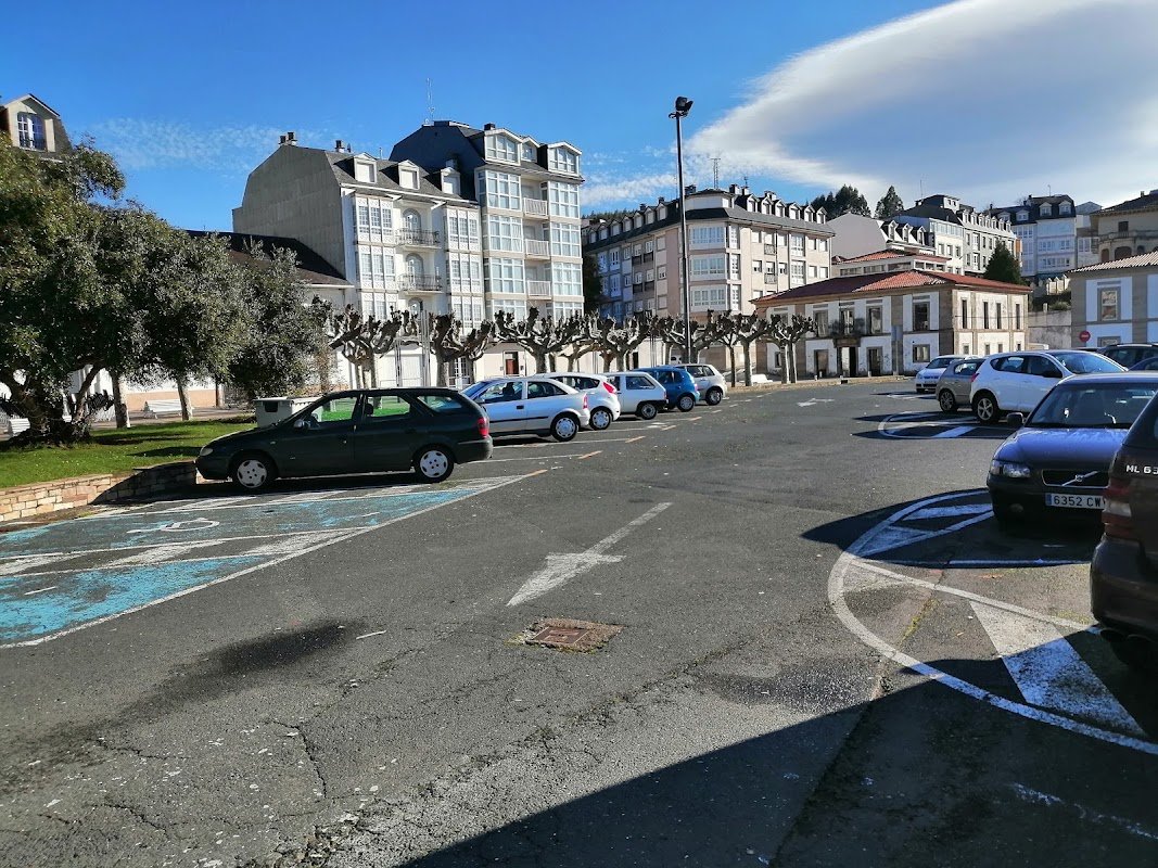 Aparcamiento gratuito en Travesía da Alameda en Ortigueira (A Coruña)