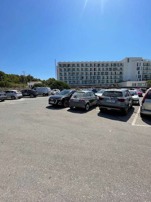 Aparcamiento de la urbanización Santo Tomàs (es Migjorn Gran) en Es Migjorn Gran (Illes Balears)