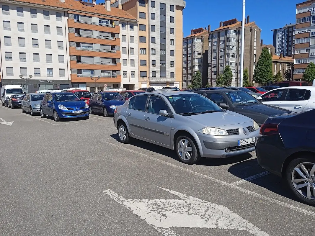 Parking gratuito en Gijón (Barrio Santa Olaya) en Gijón / Xixón (Asturias) — foto 3 de 4