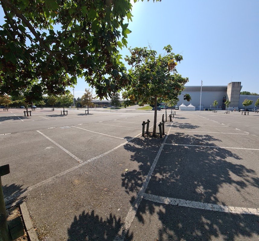 Parking gratuito del Palacio de Deportes La Guía, Gijón en Gijón (Asturias) — foto 2 de 2