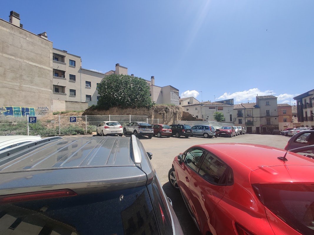 Parking en el centro de Huesca (Plaza de la Moneda) en Huesca — foto 2 de 3