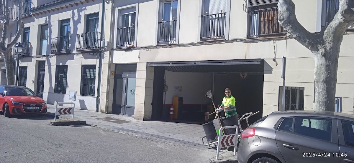 Parking 24 h en la Plaza del Ayuntamiento (Villaviciosa) en Alcorcón (Madrid)