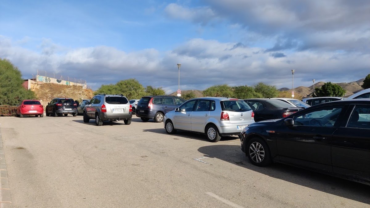 Aparcamiento público gratuito en Puerto de la Torre, Málaga en Málaga