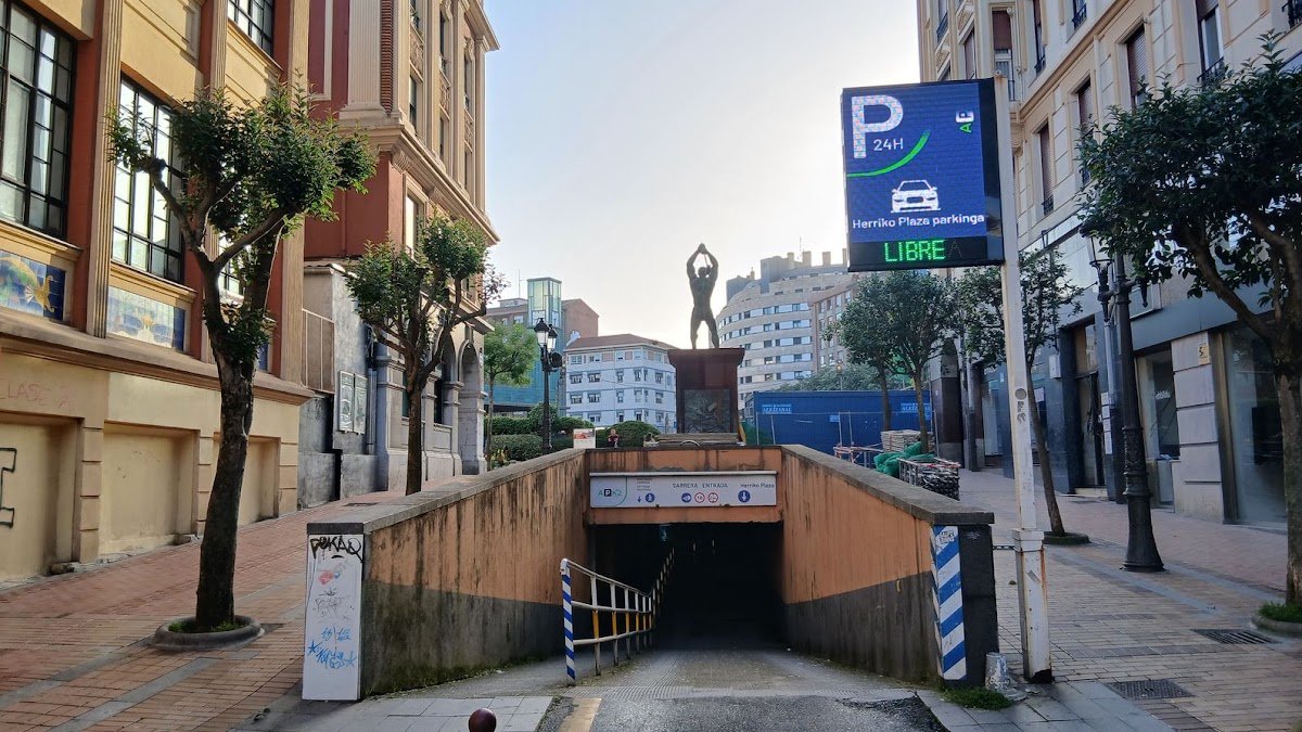 Parking Herriko Plaza (APK2) en Barakaldo, cerca del BEC en Barakaldo (Bizkaia)