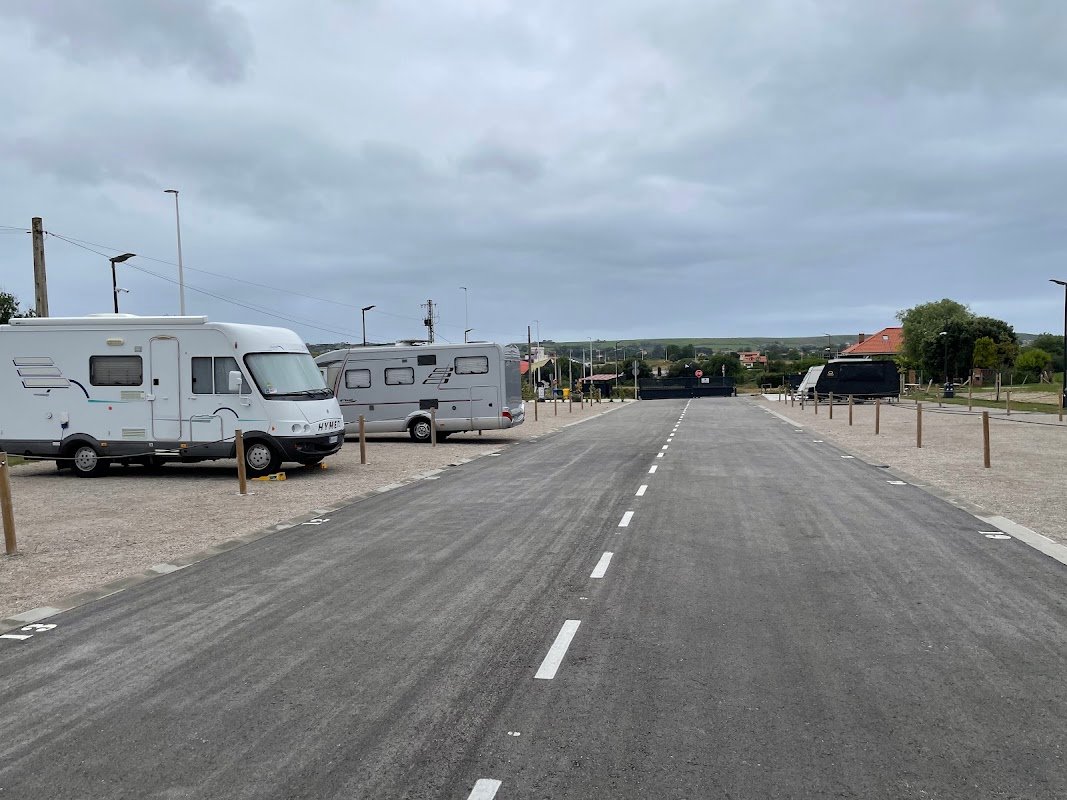 Área Camper Bezana (parking autocaravanas cerca de Santander) en Santa Cruz de Bezana (Cantabria) — foto 2 de 3