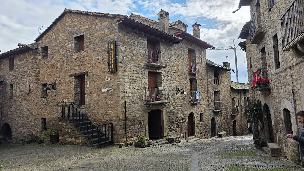 Parking Área de Autocaravanas en Aínsa, Huesca en Aínsa (Huesca)