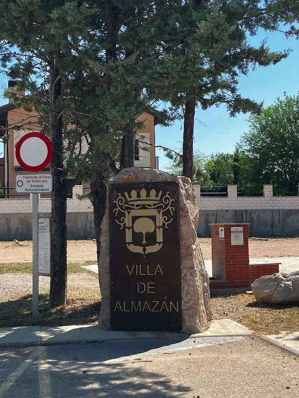 Parking de Almazán, autocaravanas gratis en Soria en Almazán (Soria) — foto 2 de 4