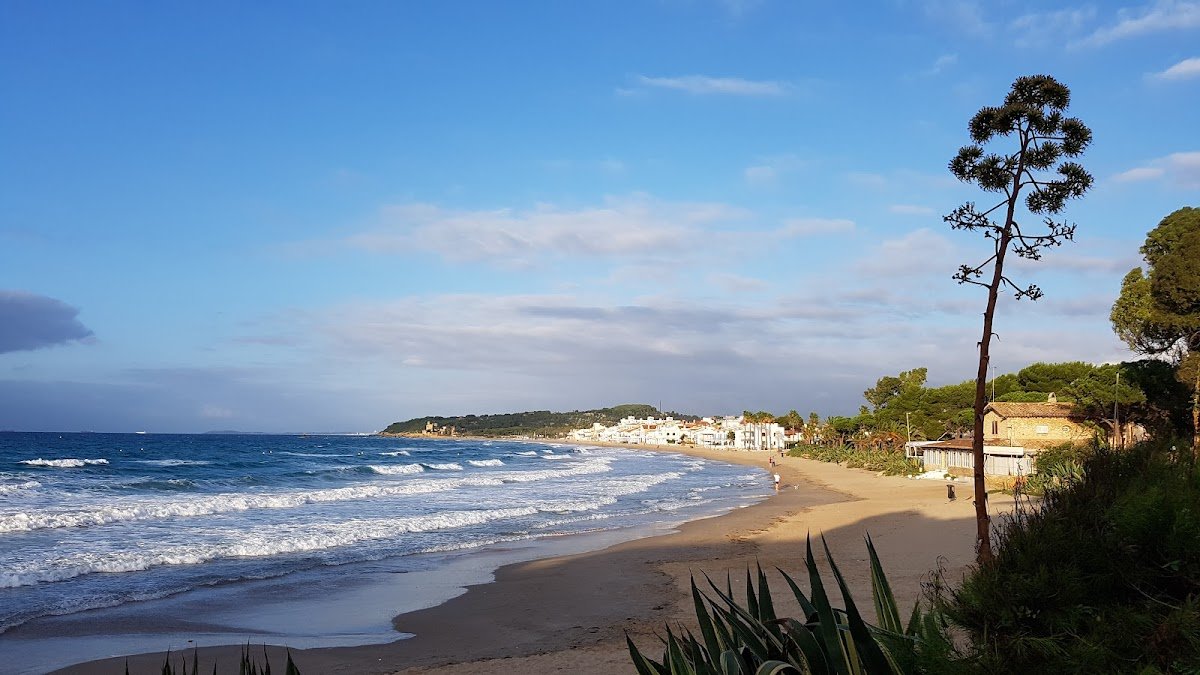 Aparcamiento cerca de la Playa de Altafulla en Altafulla (Tarragona)