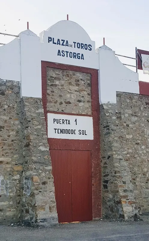 Parking gratuito junto a la Plaza de Toros, Astorga en Astorga (León) — foto 3 de 4