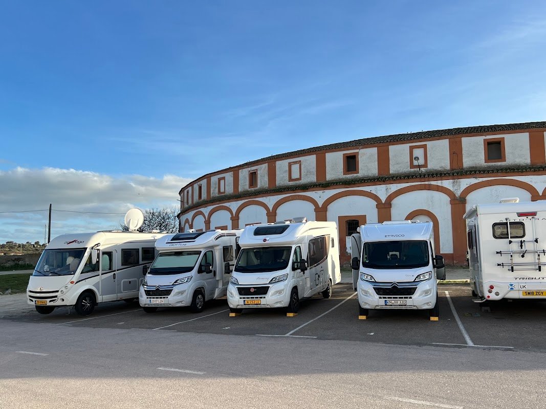 Parking de autocaravanas en Trujillo (Plaza de Toros) en Trujillo (Cáceres) — foto 2 de 3