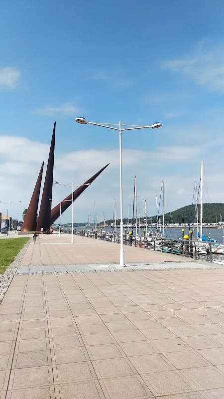 Parking gratuito en Avilés (Paseo de la Ría) en Avilés (Asturias) — foto 2 de 4