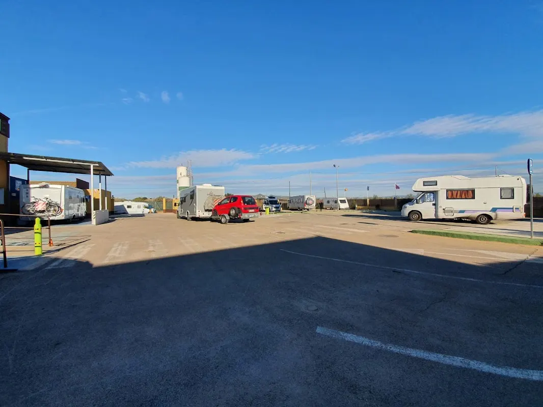 Área de Caravanas Home: parking autocaravanas en Cartagena en Cartagena (Murcia) — foto 3 de 4