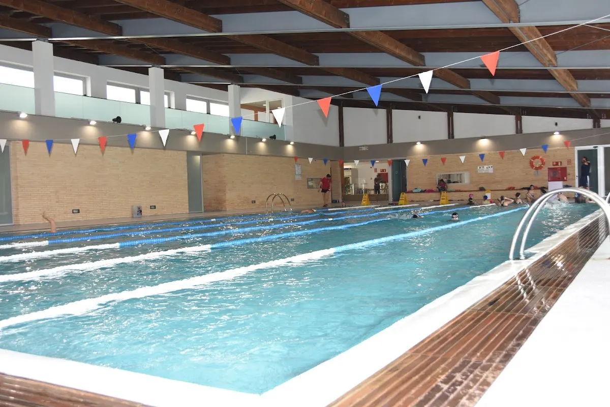 Parking gratuito junto a la Piscina Municipal, Cassà de la Selva en Cassà de la Selva (Girona) — foto 2 de 4