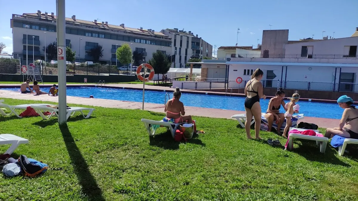 Parking gratuito junto a la Piscina Municipal, Cassà de la Selva en Cassà de la Selva (Girona) — foto 3 de 4