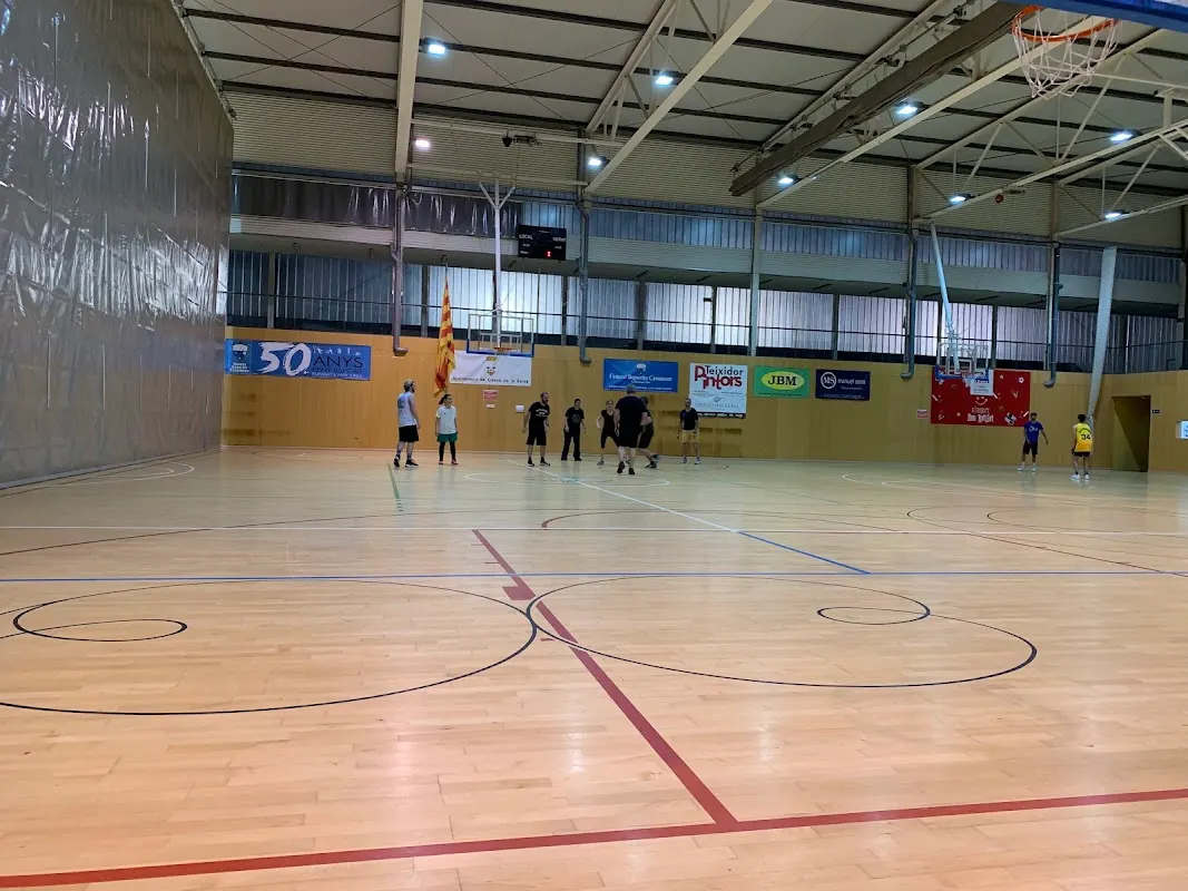 Parking gratuito junto a la Piscina Municipal, Cassà de la Selva en Cassà de la Selva (Girona) — foto 4 de 4