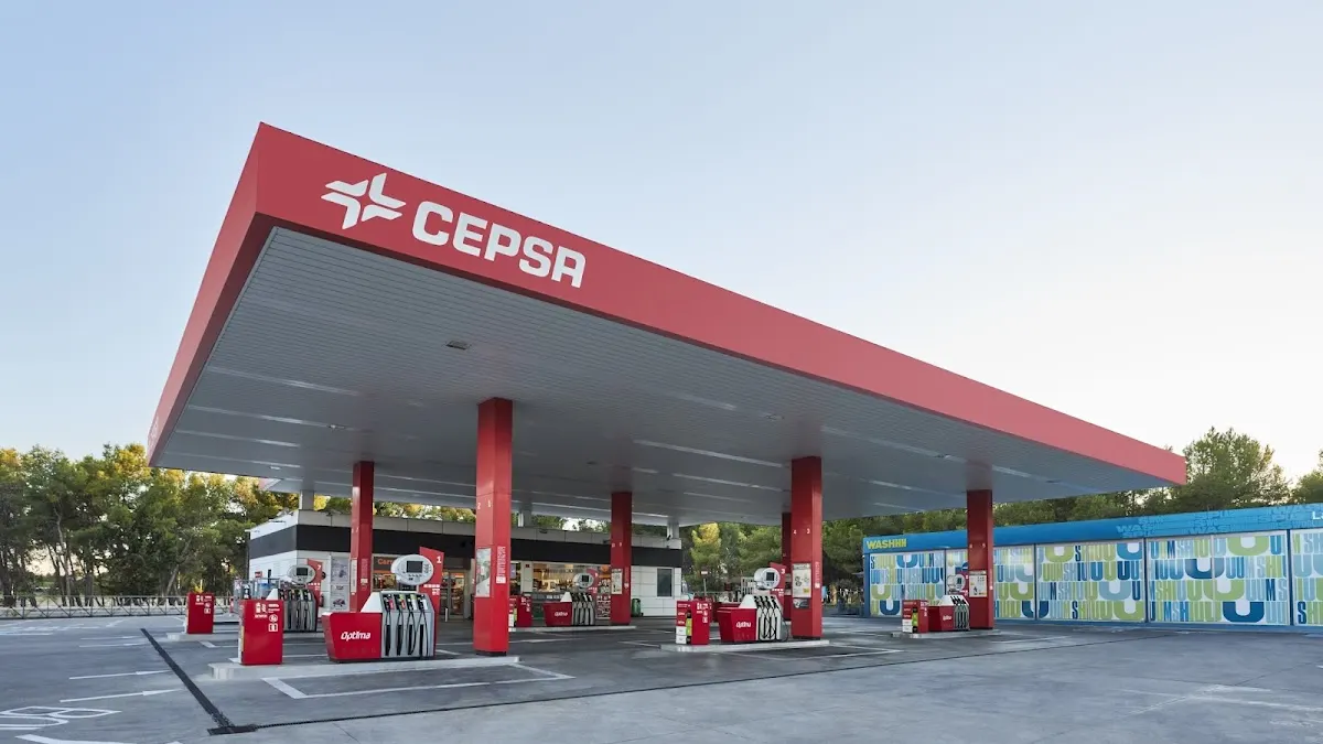 Parking autocaravanas 24h en Adra (área Cepsa, A-7) en Adra (Almería)