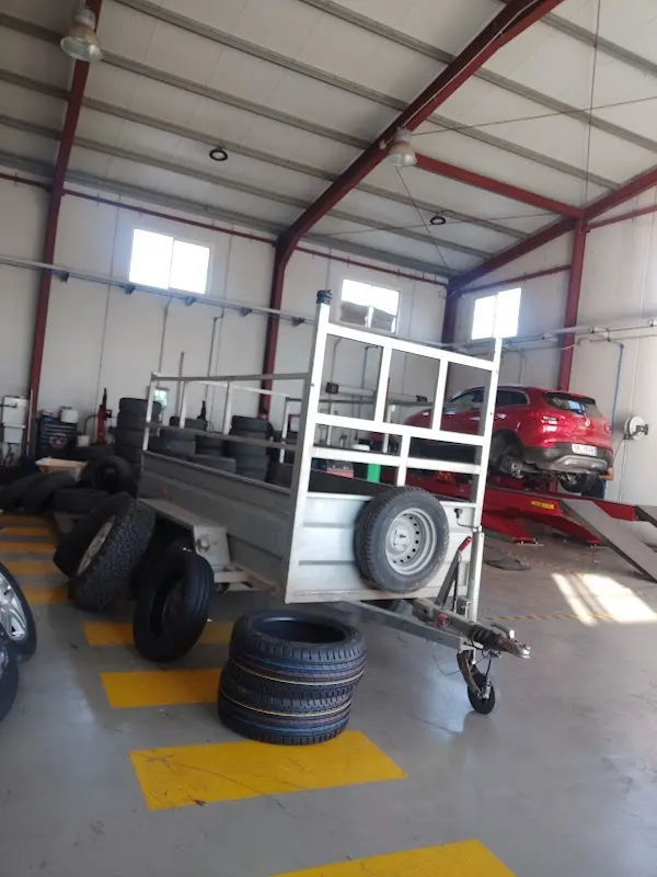 Parking de E. S. Hermanos Navarro en San Javier en San Javier (Murcia) — foto 4 de 4