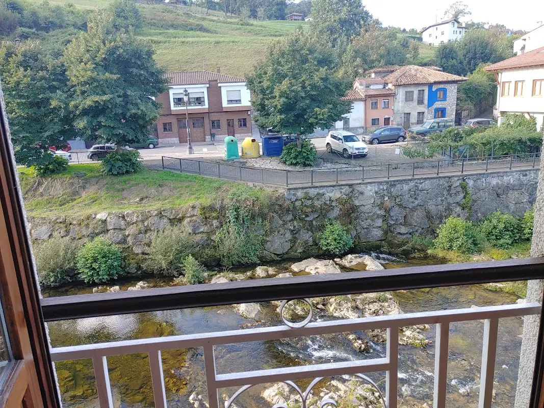 Parking gratuito El Llerau, Cangas de Onís en Cangas de Onís (Asturias) — foto 3 de 4