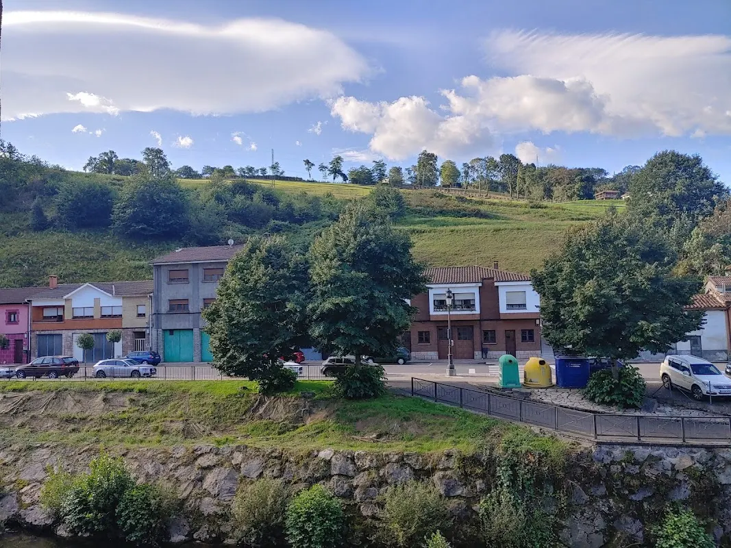 Parking Apartamento El Llerau, Cangas de Onís en Cangas de Onís (Asturias)