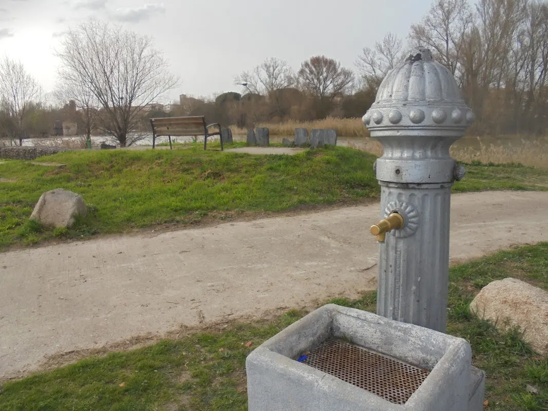 Parking gratuito Área de Autocaravanas de Entrepuentes, Zamora en Zamora — foto 3 de 4