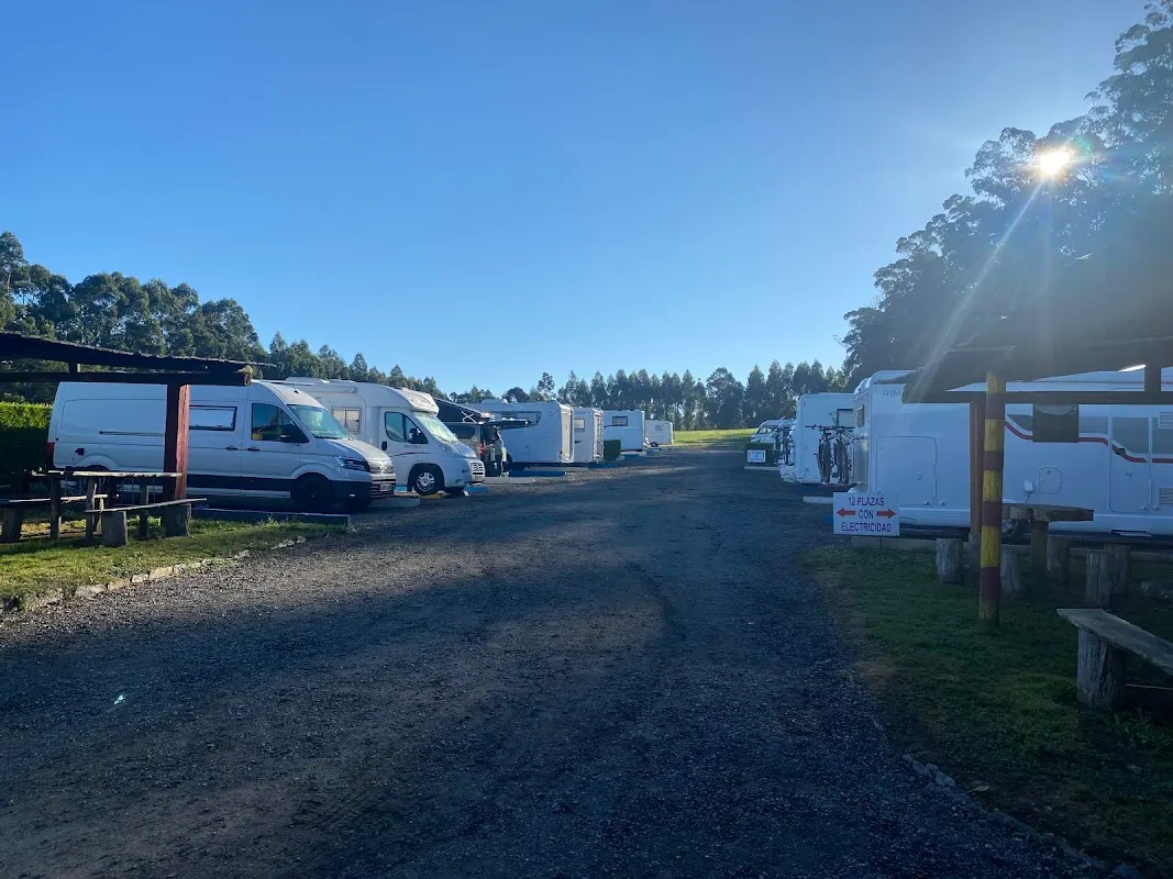 Parking de la Fraga do Eume en Monfero: autocaravanas en Monfero (A Coruña) — foto 3 de 4